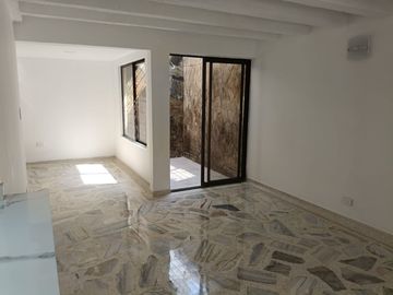 VENTA HERMOSA  CASA REMODELADA CONDOMINIO CAMINO REAL