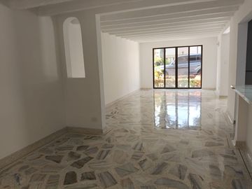 VENTA HERMOSA  CASA REMODELADA CONDOMINIO CAMINO REAL