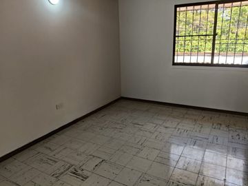 VENTA HERMOSA  CASA REMODELADA CONDOMINIO CAMINO REAL