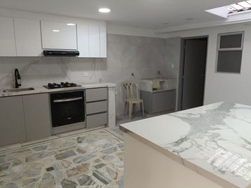 VENTA HERMOSA  CASA REMODELADA CONDOMINIO CAMINO REAL