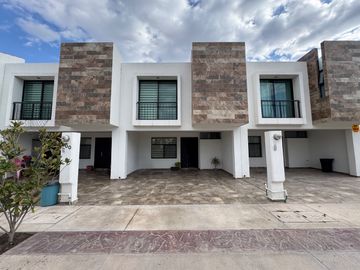 casa en venta equipada en privada Alcazar por Carretera Rioverde SLP