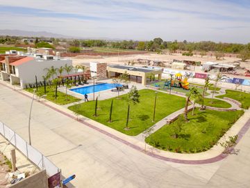 casa en venta equipada en privada Alcazar por Carretera Rioverde SLP