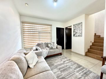 casa en venta equipada sobre avenida cerca de carretera Rioverde