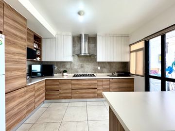 casa en venta equipada sobre avenida cerca de carretera Rioverde