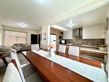 casa en venta equipada sobre avenida cerca de carretera Rioverde