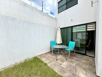 casa en venta equipada sobre avenida cerca de carretera Rioverde