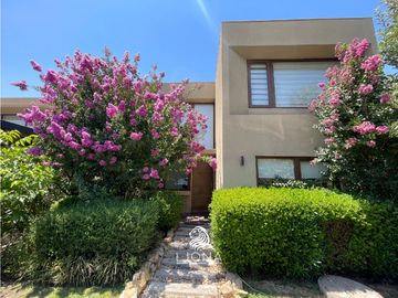 ¡Gran Oportunidad! Hermosa Casa en Condominio Chicureo