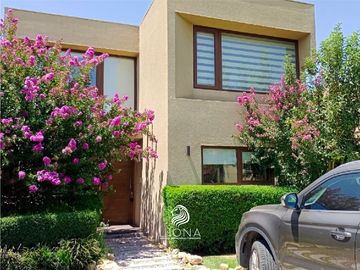¡Gran Oportunidad! Hermosa Casa en Condominio Chicureo