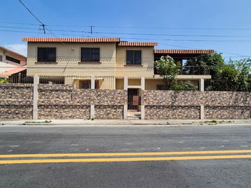 CASA ESQUINERA BARRIO DEL SEGURO