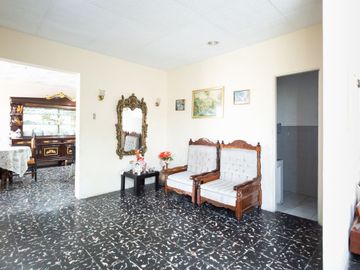 CASA ESQUINERA BARRIO DEL SEGURO