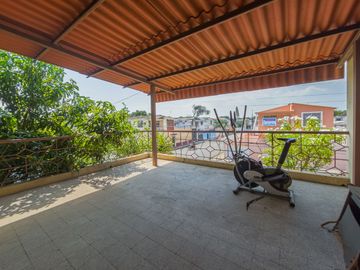 CASA ESQUINERA BARRIO DEL SEGURO