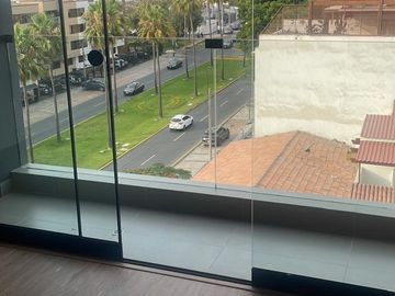 Exclusivo departamento de estreno en Surco
