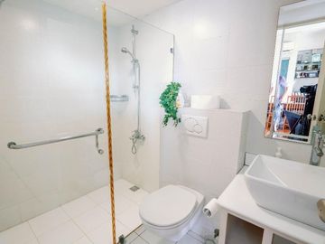 Unfurnished 3br Unit With Parking For Sale In Twin Towers