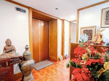 Unfurnished 3br Unit With Parking For Sale In Twin Towers