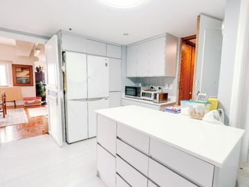 Unfurnished 3br Unit With Parking For Sale In Twin Towers