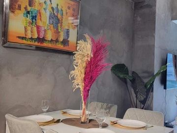 Fully Furnished 1br Unit With Parking For Sale In Uptown Parksuites