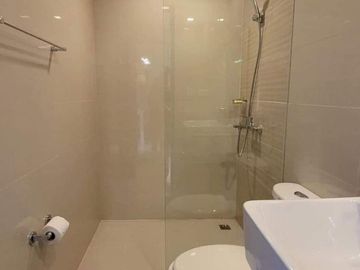 Fully Furnished 1br Unit With Parking For Sale In Uptown Parksuites