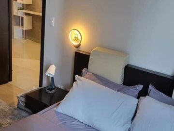 Fully Furnished 1br Unit With Parking For Sale In Uptown Parksuites