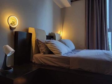 Fully Furnished 1br Unit With Parking For Sale In Uptown Parksuites