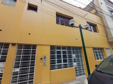 VENDO CASA REMODELADA EN 1ER PISO PASAJE AYULO CDRA 1 , JESUS MARIA