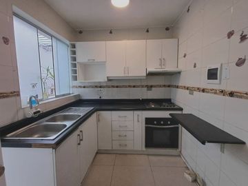 VENDO CASA REMODELADA EN 1ER PISO PASAJE AYULO CDRA 1 , JESUS MARIA