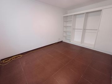 VENDO CASA REMODELADA EN 1ER PISO PASAJE AYULO CDRA 1 , JESUS MARIA