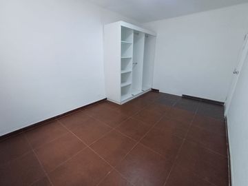 VENDO CASA REMODELADA EN 1ER PISO PASAJE AYULO CDRA 1 , JESUS MARIA