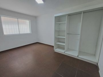 VENDO CASA REMODELADA EN 1ER PISO PASAJE AYULO CDRA 1 , JESUS MARIA