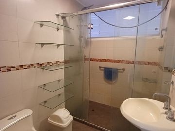 VENDO CASA REMODELADA EN 1ER PISO PASAJE AYULO CDRA 1 , JESUS MARIA