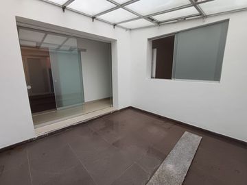VENDO CASA REMODELADA EN 1ER PISO PASAJE AYULO CDRA 1 , JESUS MARIA