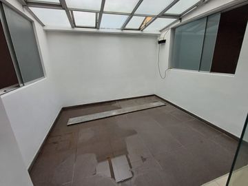 VENDO CASA REMODELADA EN 1ER PISO PASAJE AYULO CDRA 1 , JESUS MARIA