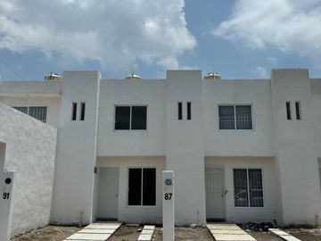 Casas de 2 Niveles en Fracc los Sauces cerca del campus Calazanz en Veracruz