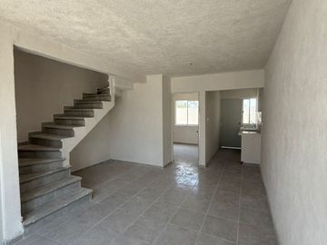 Casas de 2 Niveles en Fracc los Sauces cerca del campus Calazanz en Veracruz