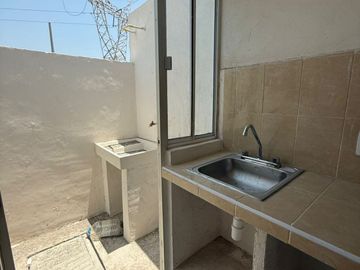 Casas de 2 Niveles en Fracc los Sauces cerca del campus Calazanz en Veracruz
