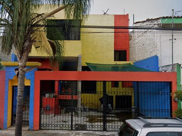 Oportunidad en Casa en venta en Jardines de San Joaquín