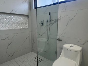 HERMOSA CASA COTO PRIV.  CARTUJA EN RESIDENCIAL SAN ISIDRO; ZAPOPAN; JAL.