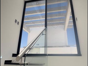 HERMOSA CASA COTO PRIV.  CARTUJA EN RESIDENCIAL SAN ISIDRO; ZAPOPAN; JAL.