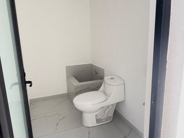 HERMOSA CASA COTO PRIV.  CARTUJA EN RESIDENCIAL SAN ISIDRO; ZAPOPAN; JAL.