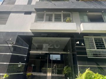 AMPLIO Y ACOGEDOR DEPARTAMENTO DE 3 DORMITORIOS 2 COCHERAS CON CUARTO Y BAÑO DE SERVICIO EN SANTIAGO DE SURCO