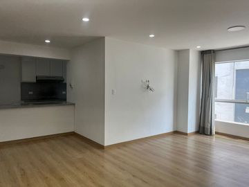 AMPLIO Y ACOGEDOR DEPARTAMENTO DE 3 DORMITORIOS 2 COCHERAS CON CUARTO Y BAÑO DE SERVICIO EN SANTIAGO DE SURCO