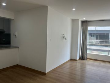 AMPLIO Y ACOGEDOR DEPARTAMENTO DE 3 DORMITORIOS 2 COCHERAS CON CUARTO Y BAÑO DE SERVICIO EN SANTIAGO DE SURCO
