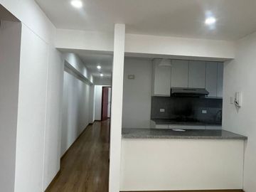 AMPLIO Y ACOGEDOR DEPARTAMENTO DE 3 DORMITORIOS 2 COCHERAS CON CUARTO Y BAÑO DE SERVICIO EN SANTIAGO DE SURCO