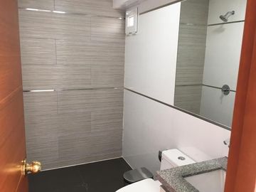 AMPLIO Y ACOGEDOR DEPARTAMENTO DE 3 DORMITORIOS 2 COCHERAS CON CUARTO Y BAÑO DE SERVICIO EN SANTIAGO DE SURCO