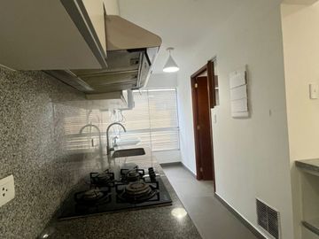AMPLIO Y ACOGEDOR DEPARTAMENTO DE 3 DORMITORIOS 2 COCHERAS CON CUARTO Y BAÑO DE SERVICIO EN SANTIAGO DE SURCO
