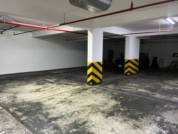 AMPLIO Y ACOGEDOR DEPARTAMENTO DE 3 DORMITORIOS 2 COCHERAS CON CUARTO Y BAÑO DE SERVICIO EN SANTIAGO DE SURCO