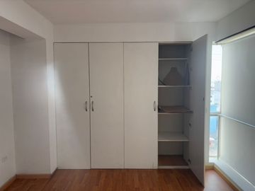 OFERTA VENDO LINDO DEPARTAMENTO EN CHACARILLA SAN BORJA DE 100 M2 CON 3 HABITACIONES EN PISO 8 DE EDIFICIO EN PLENA AVENIDA