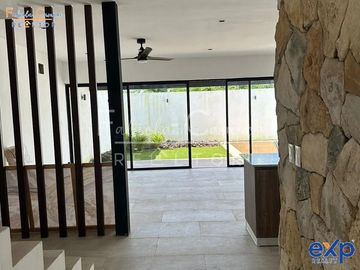 Casa de 2 plantas y 3 recamaras en venta en Conkal Yucatán - ENTREGA diciembre 2025