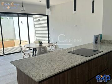 Casa de 2 plantas y 3 recamaras en venta en Conkal Yucatán - ENTREGA diciembre 2025