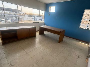 Local comercial frente al Aeropuerto