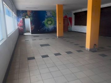 Local comercial frente al Aeropuerto